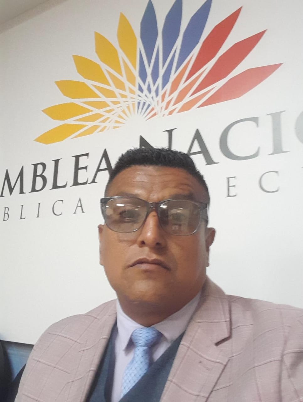 Dr. H.C. Vìctor Alex Espìn Izurieta. Dipl. Emb